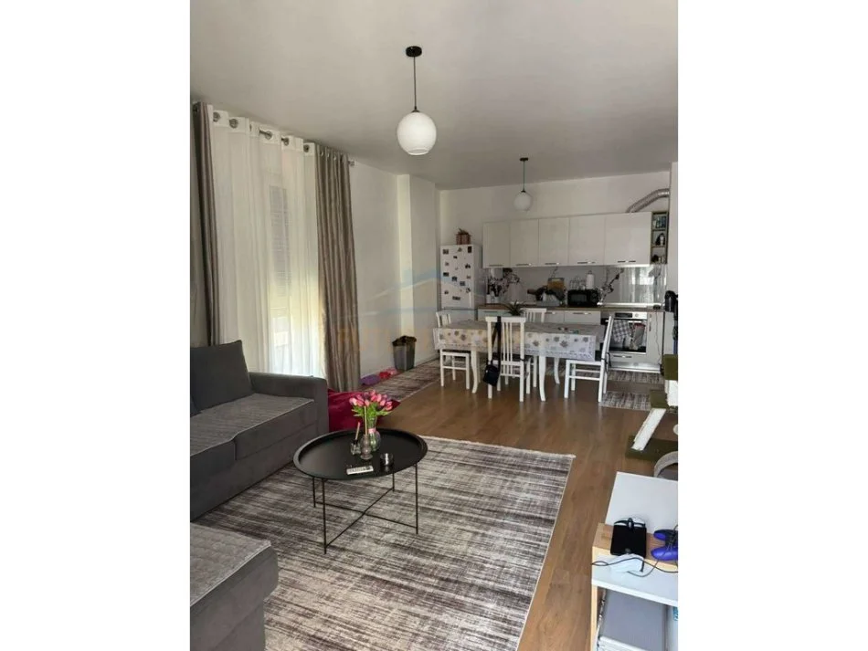 Tirane, jepet me qera apartament 2+1 Kati 3, 93 m² 750 € 