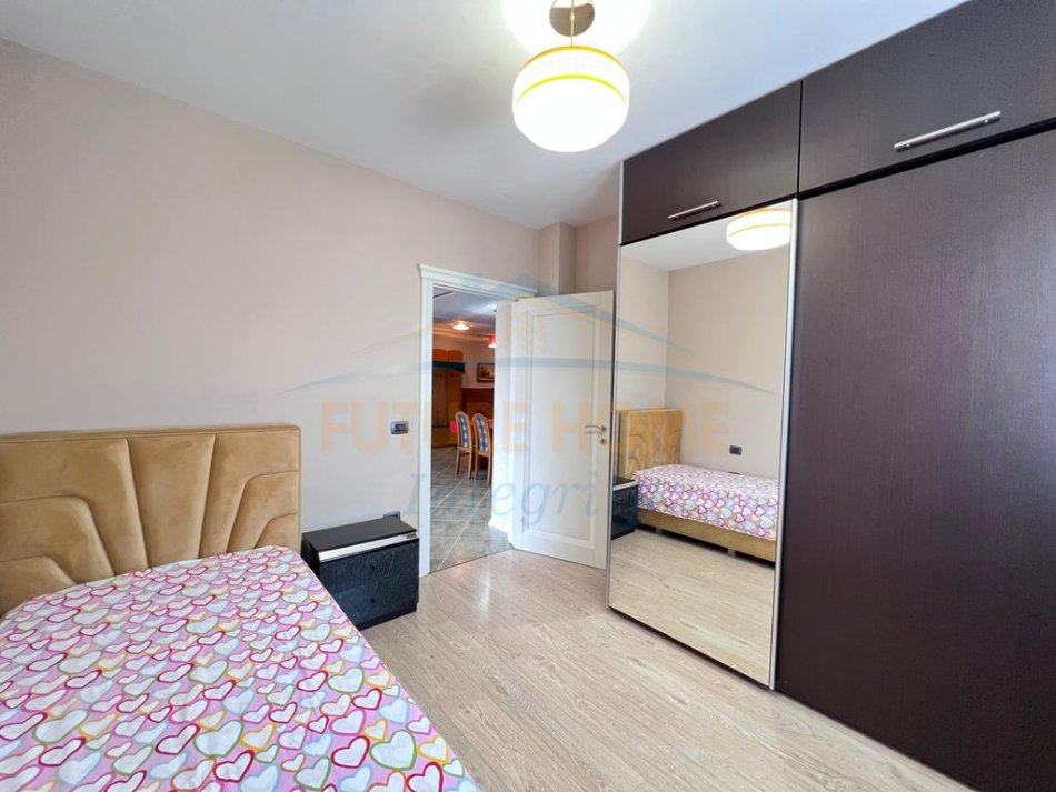 Tirane, jepet me qera apartament 2+1 Kati 2, 92 m² 700 €