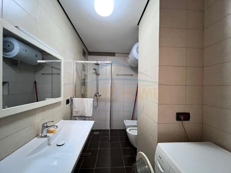 Tirane, jepet me qera apartament 2+1 Kati 2, 92 m² 700 €