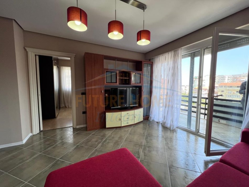 Tirane, jepet me qera apartament 2+1 Kati 2, 92 m² 700 €