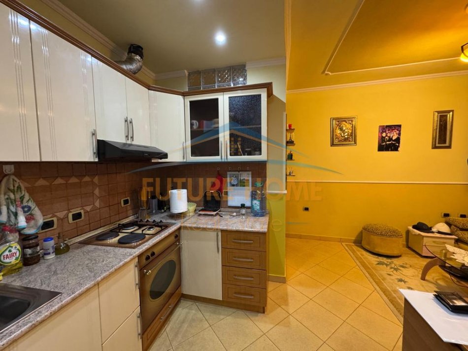Tirane, shitet apartament 1+1 Kati 2, 54 m² 96.300 € (Rrugen Kongresi i Manastirit)