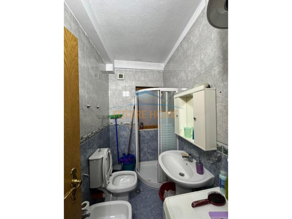 Tirane, shitet apartament 1+1 Kati 2, 54 m² 96.300 € (Rrugen Kongresi i Manastirit)