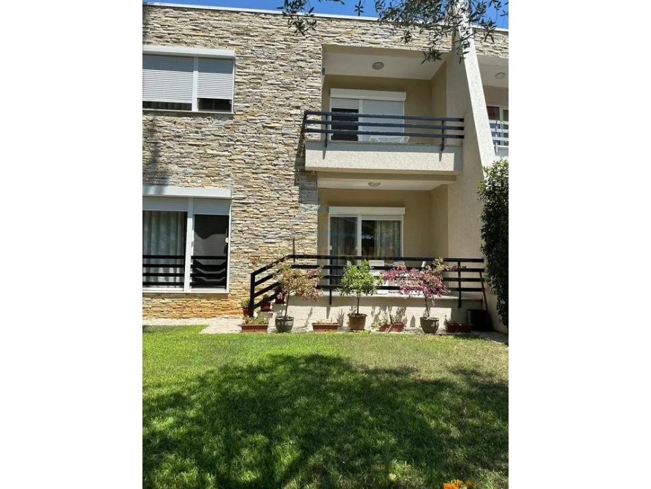 Gjiri Lalezit | Hamallaj, shitet apartament duplex 4+1 Kati 0, 160 m² 530.000 € (Lura 2)