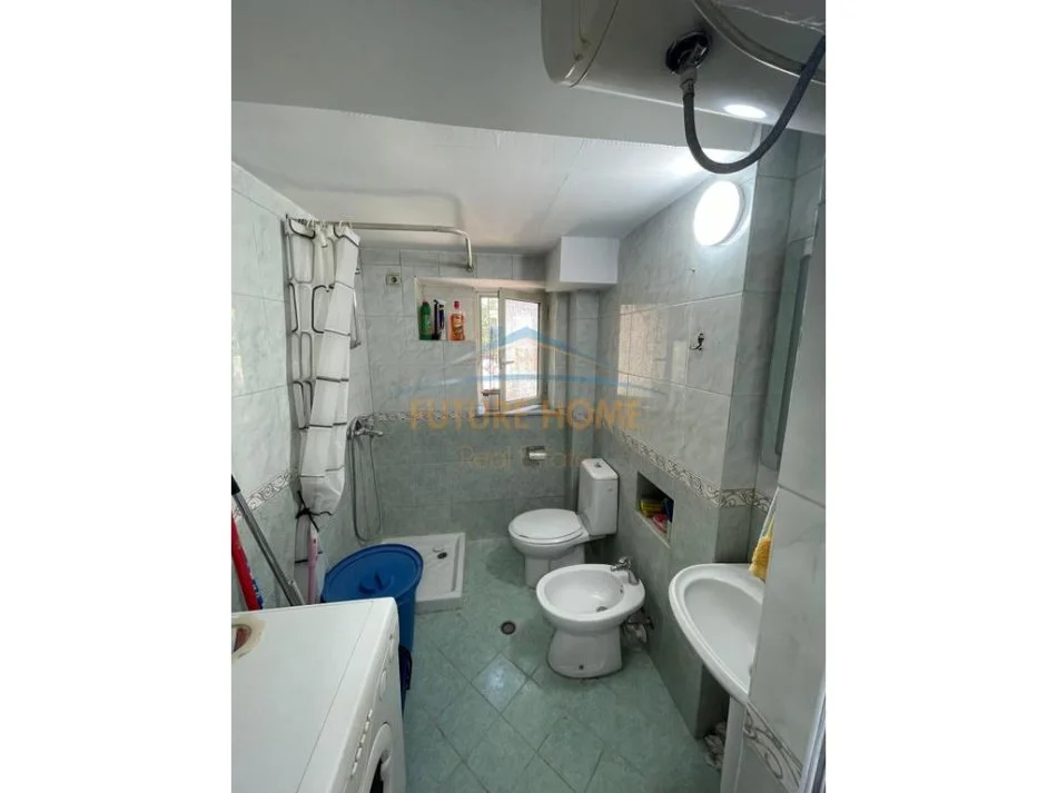 Tirane, jepet me qera apartament 2+1 Kati 1, 65 m² 650 € 