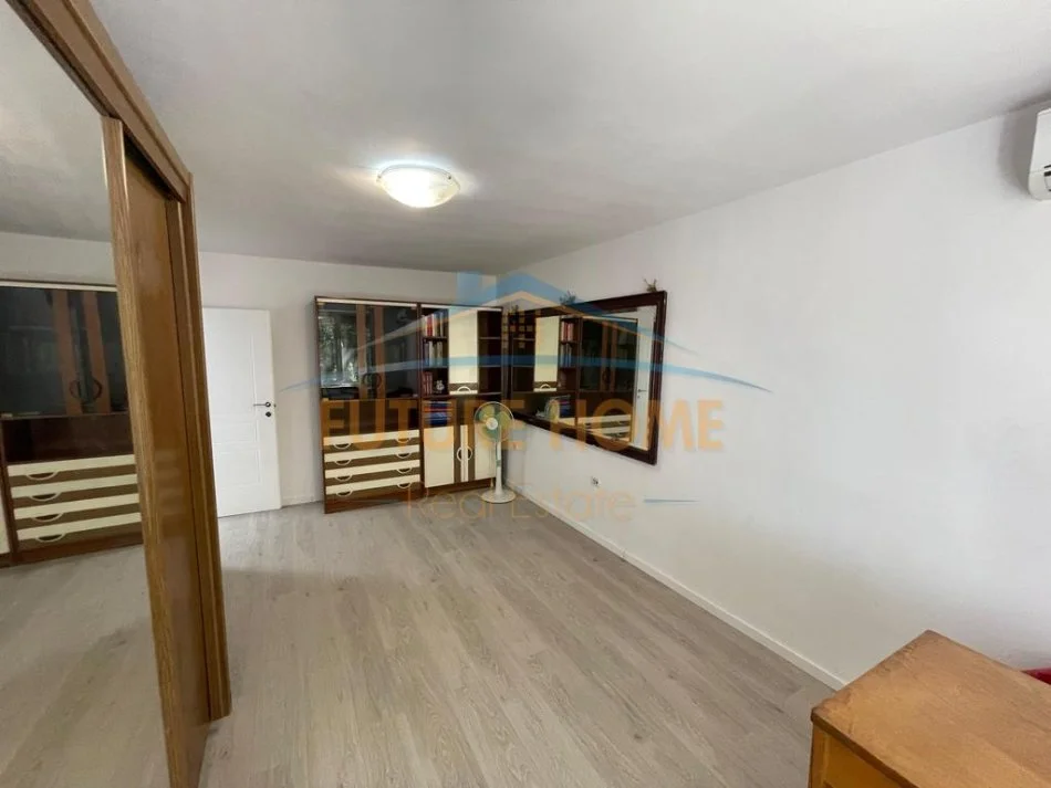 Tirane, jepet me qera apartament 2+1 Kati 1, 65 m² 650 € 
