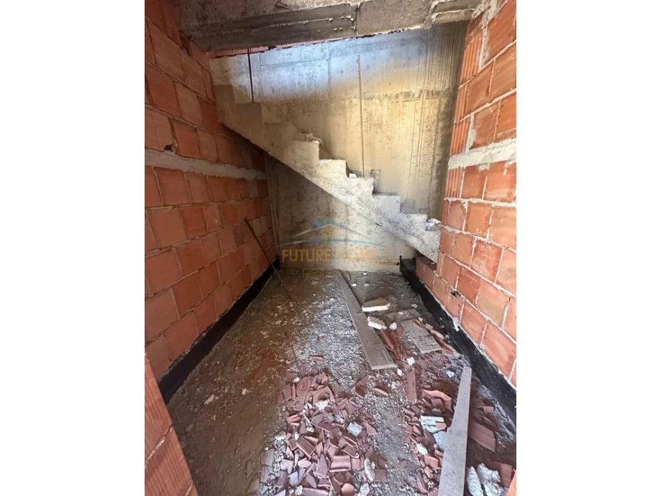 Tirane, shitet apartament duplex 2+1 Kati 0, 125 m² 255.600 € 