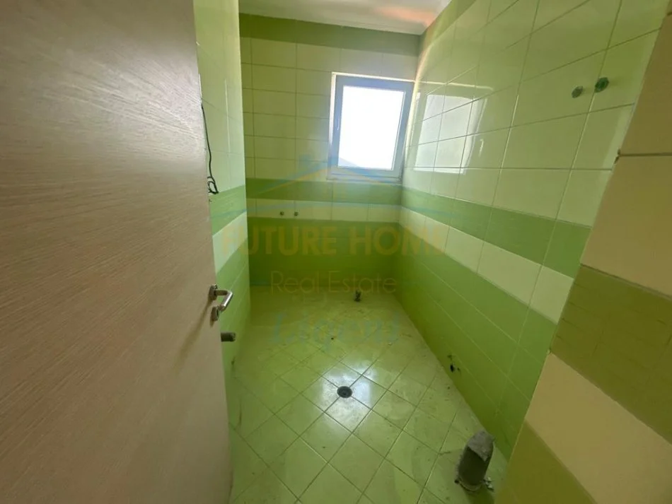 Tirane, shitet apartament 2+1+Ballkon Kati 2, 103 m² 130.000 € (Ali Demi)