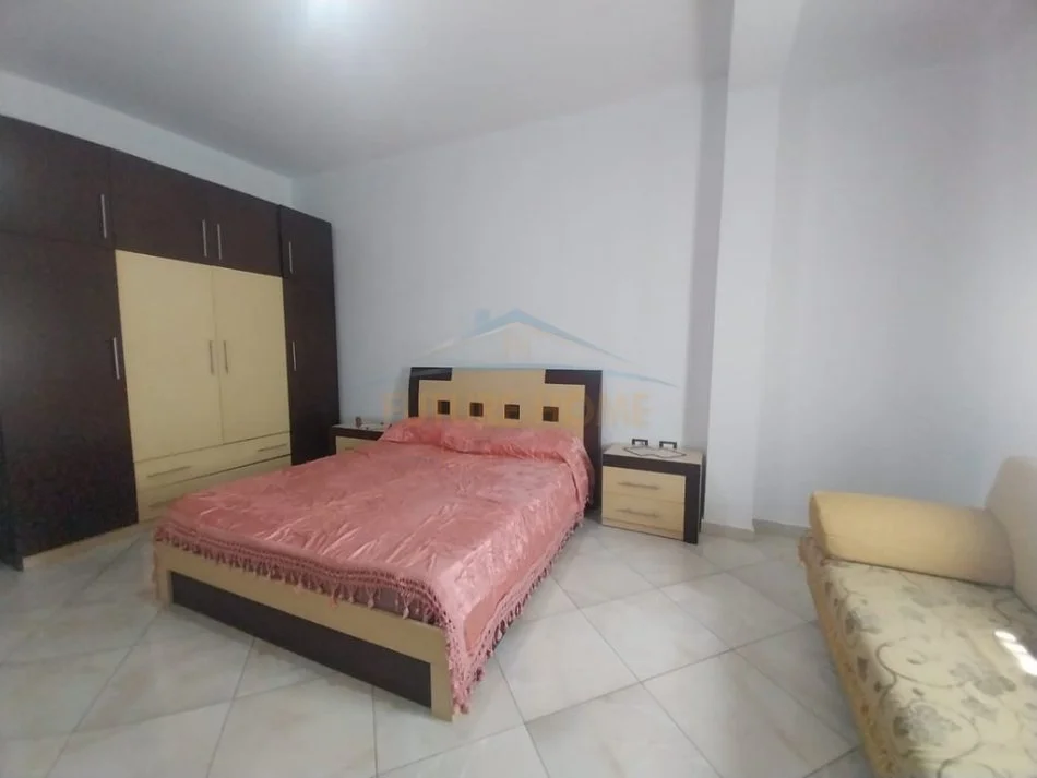 Tirane, jepet me qera apartament 2+1+Ballkon Kati 6, 87 m² 500 € 