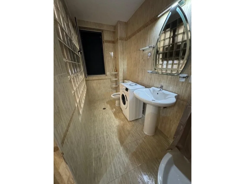 Tirane, jepet me qera apartament 1+1+Ballkon Kati 4, 55 m² 600 € (Myslym Shyri)
