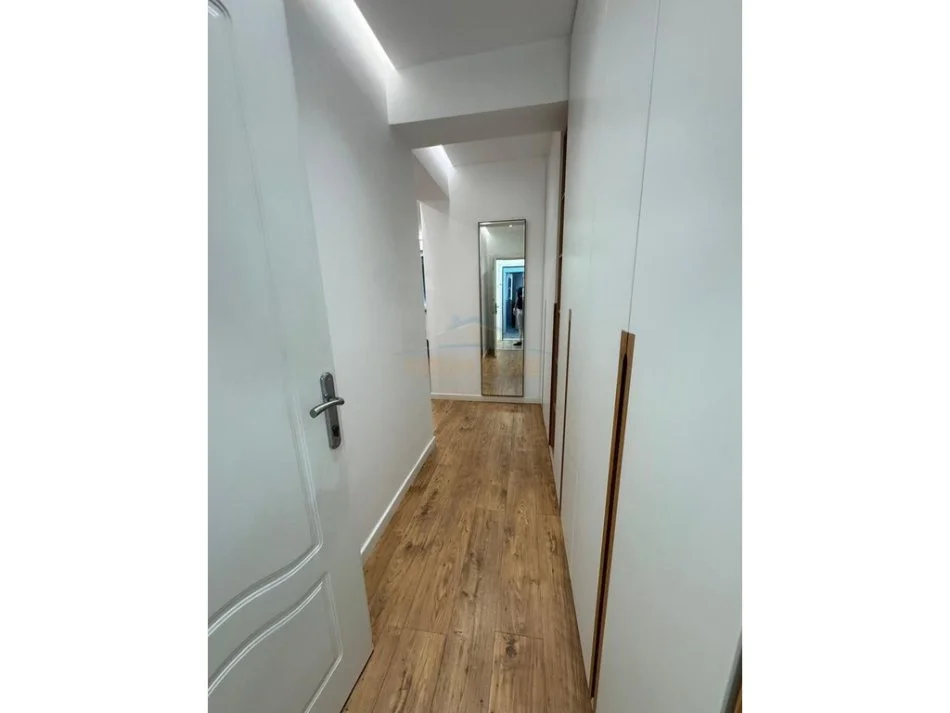 Tirane, jepet me qera apartament 1+1+Ballkon Kati 4, 55 m² 600 € (Myslym Shyri)