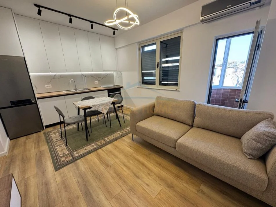 Tirane, jepet me qera apartament 1+1+Ballkon Kati 4, 55 m² 600 € (Myslym Shyri)