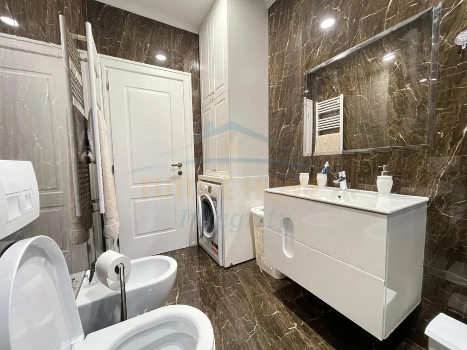 Tirane, shitet apartament 2+1+Aneks+Ballkon Kati 2, 109 m² 260.000 € (RRUGA PETI)