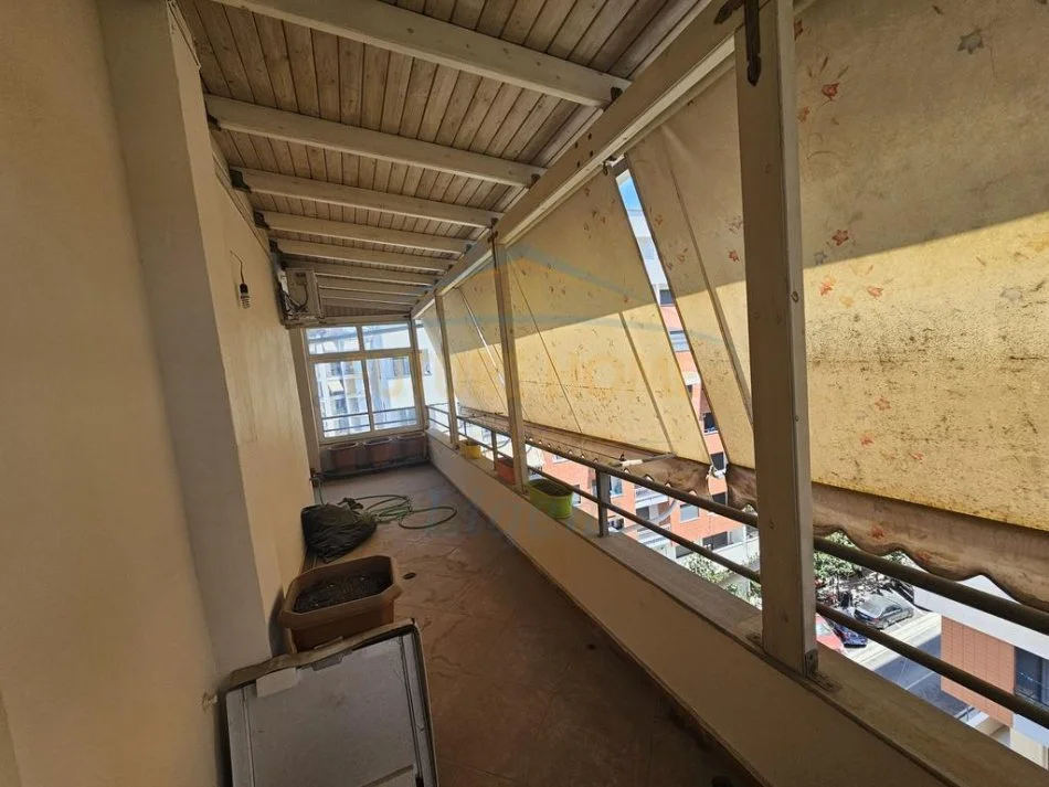 Tirane, shitet apartament 3+1 Kati 6, 150 m² 190.000 € 