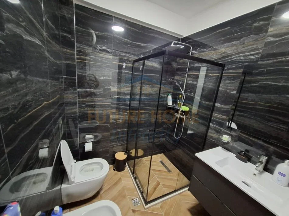 Tirane, jepet me qera apartament 2+1 Kati 2, 92 m² 800 € 