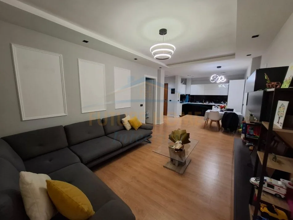 Tirane, jepet me qera apartament 2+1 Kati 2, 92 m² 800 € 