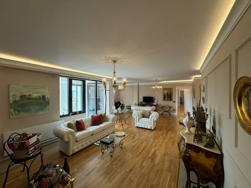 Tirane, shitet apartament 2+1+Ballkon Kati 8, 264 m² 690.000 € (Selvia)