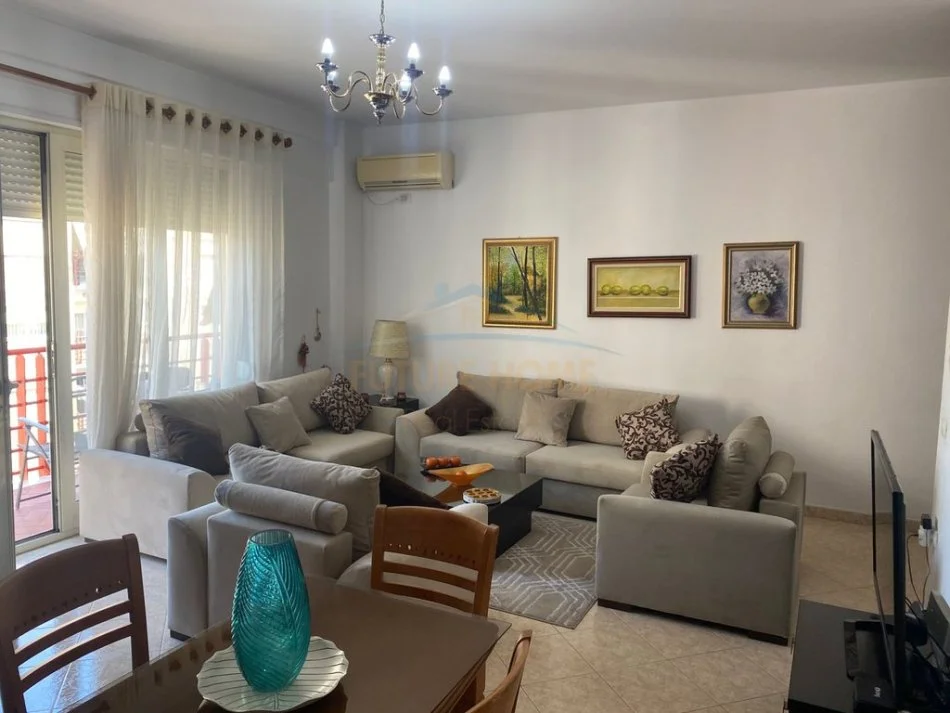 Tirane, jepet me qera apartament 1+1 Kati 8, 550 € 