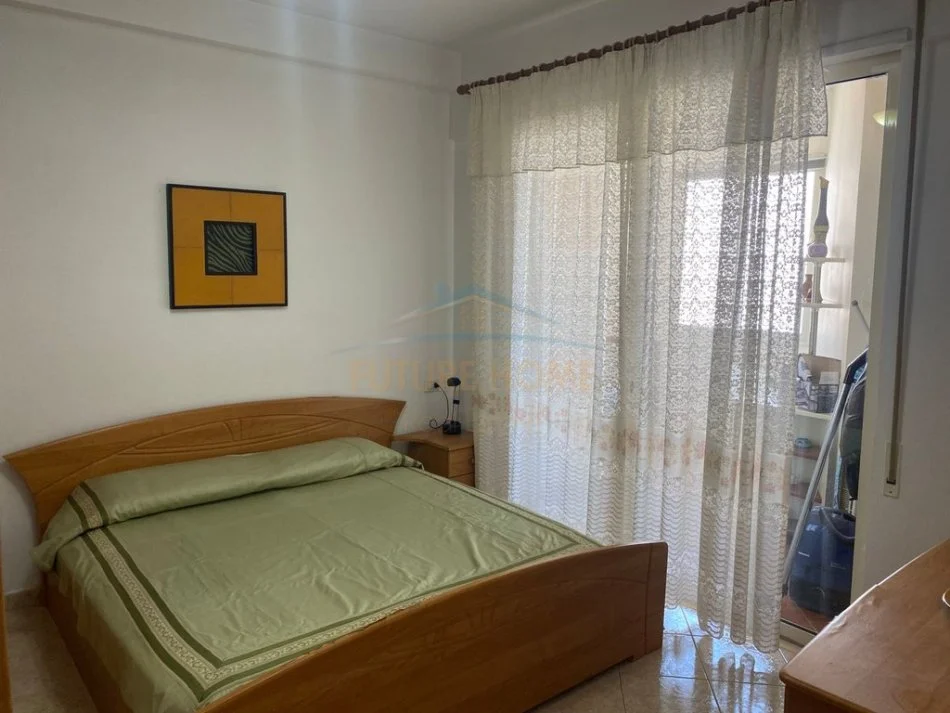 Tirane, jepet me qera apartament 1+1 Kati 8, 550 € 