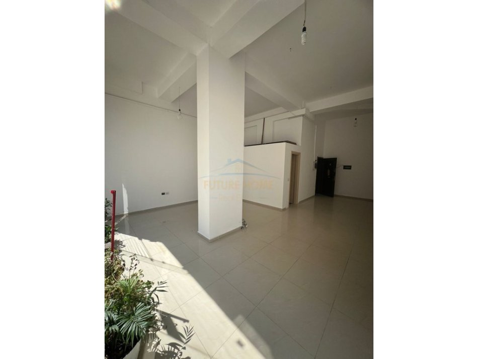 Tirane, jepet me qera ambjent biznesi Kati 0, 54 m² 600 € 