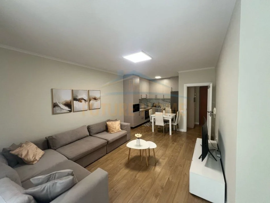 Tirane, jepet me qera apartament 2+1 Kati 1, 108 m² 700 € 