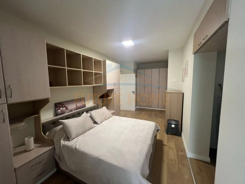 Tirane, jepet me qera apartament 2+1 Kati 1, 108 m² 700 € 