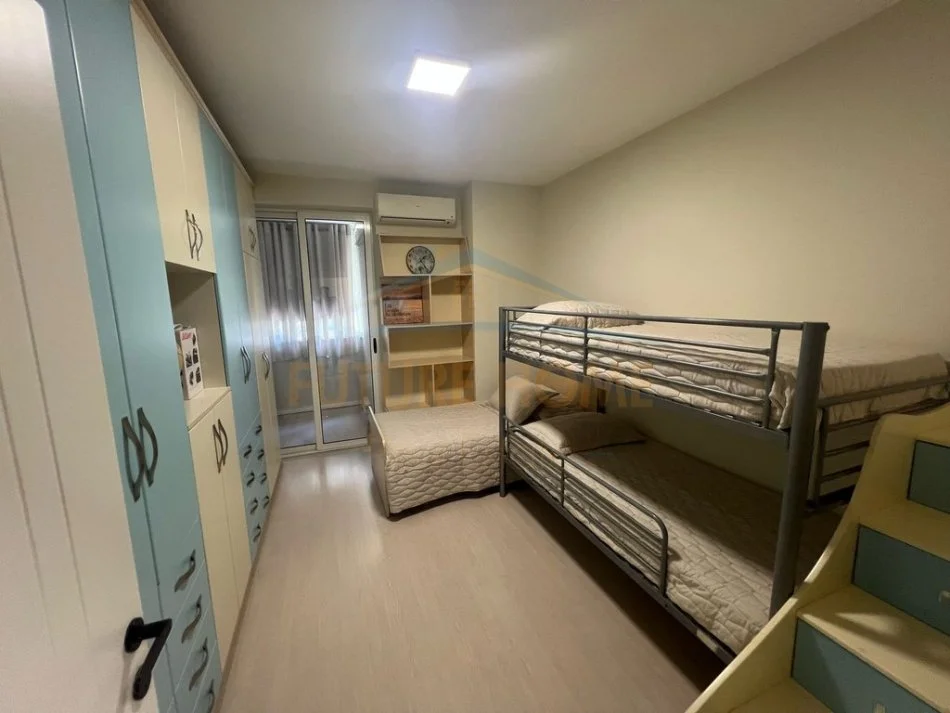 Tirane, jepet me qera apartament 2+1 Kati 1, 108 m² 700 € 