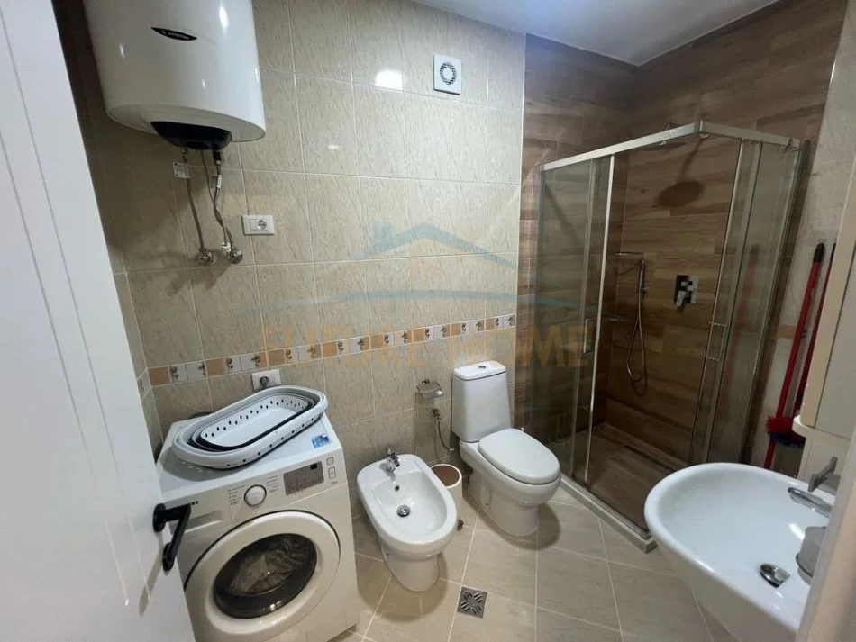 Tirane, jepet me qera apartament 2+1 Kati 1, 108 m² 700 € 