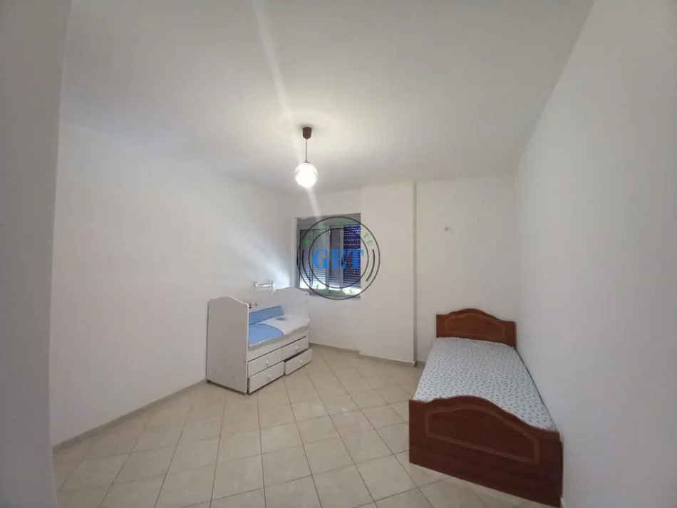 Durres, jepet me qera apartament 2+1+Ballkon Kati 4, 85 m² 350 € (Stadiumi ,Durres)