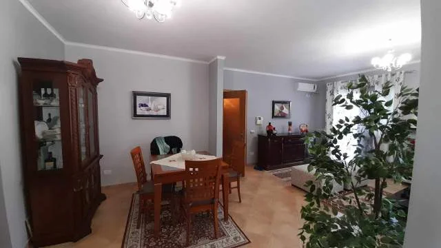 Durres, jepet me qera apartament 2+1+A+BLK Kati 2, 125 m² 500 Euro (Rruga Egnatia)