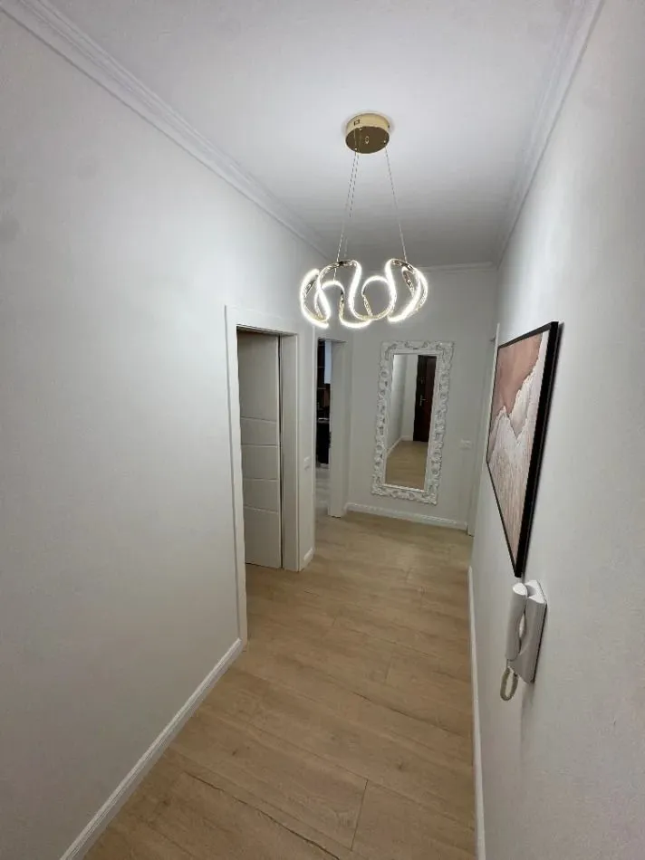 Tirane, jepet me qera apartament 1+1+Ballkon Kati 7, 70 m² 500 € (Astir)