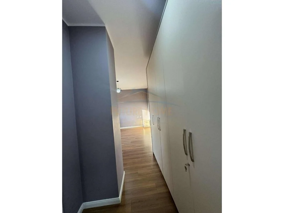 Tirane, jepet me qera apartament 2+1 Kati 7, 108 m² 650 € (UNAZA E RE)