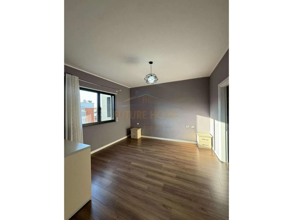 Tirane, jepet me qera apartament 2+1 Kati 7, 108 m² 650 € (UNAZA E RE)