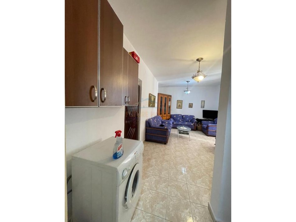 Tirane, jepet me qera apartament 1+1 Kati 6, 65 m² 490 € (ZOGU ZI,RRUGA MUHAMET GJOLLESHA)