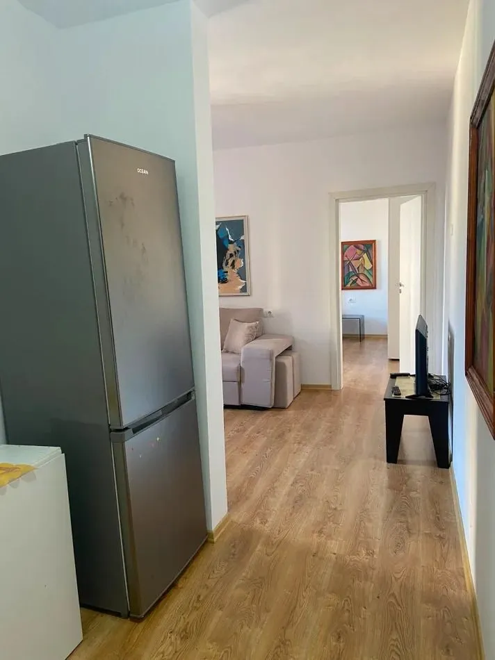 Tirane, jepet me qera apartament 1+1 Kati 2, 55 m² 650 € (Qender)