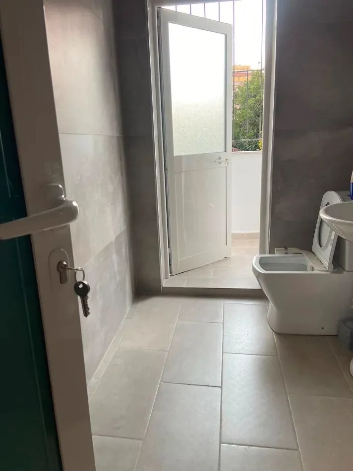 Tirane, jepet me qera apartament 1+1 Kati 2, 55 m² 650 € (Qender)