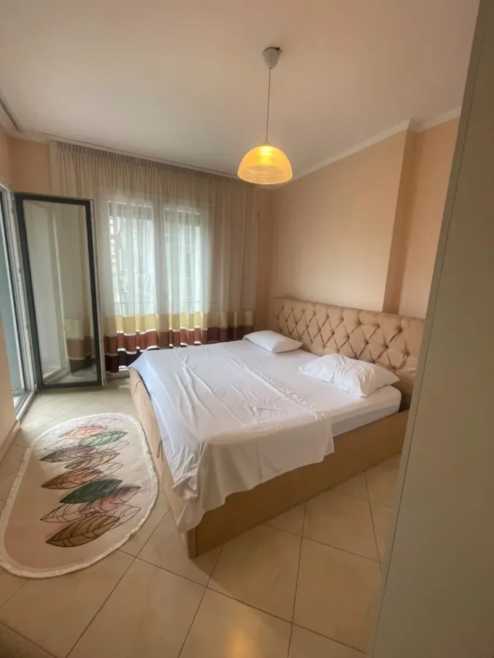 Tirane, jepet me qera apartament 1+1+Ballkon Kati 3, 68 m² 600 € (Stacioni i Trenit)