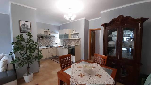 Durres, jepet me qera apartament 2+1+A+BLK Kati 2, 125 m² 500 Euro (Rruga Egnatia)