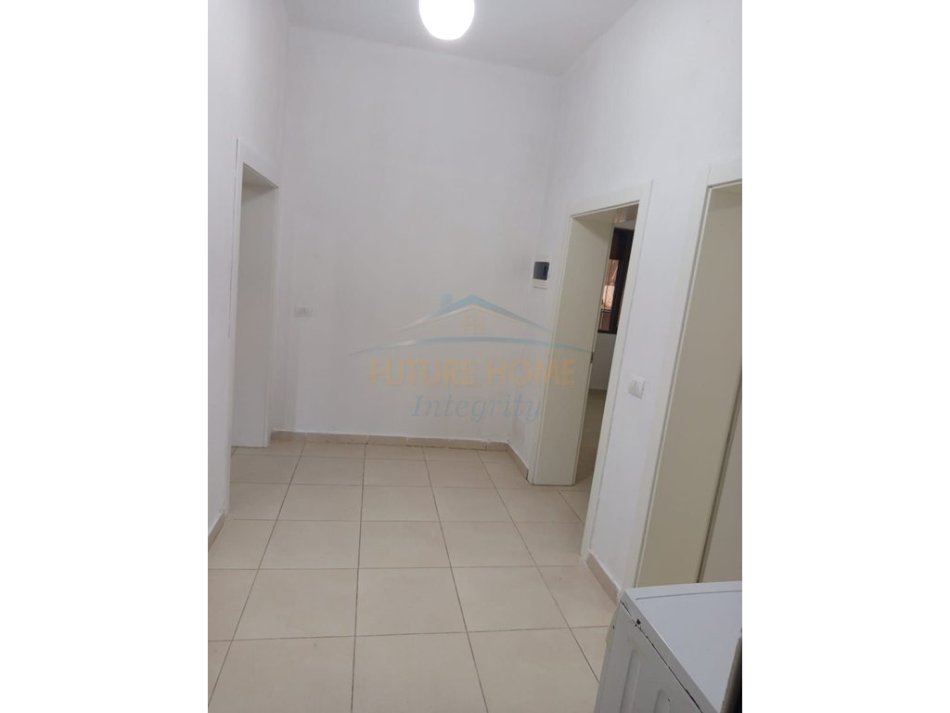 Tirane, jepet me qera apartament 2+1 Kati 1, 95 m² 350 € 