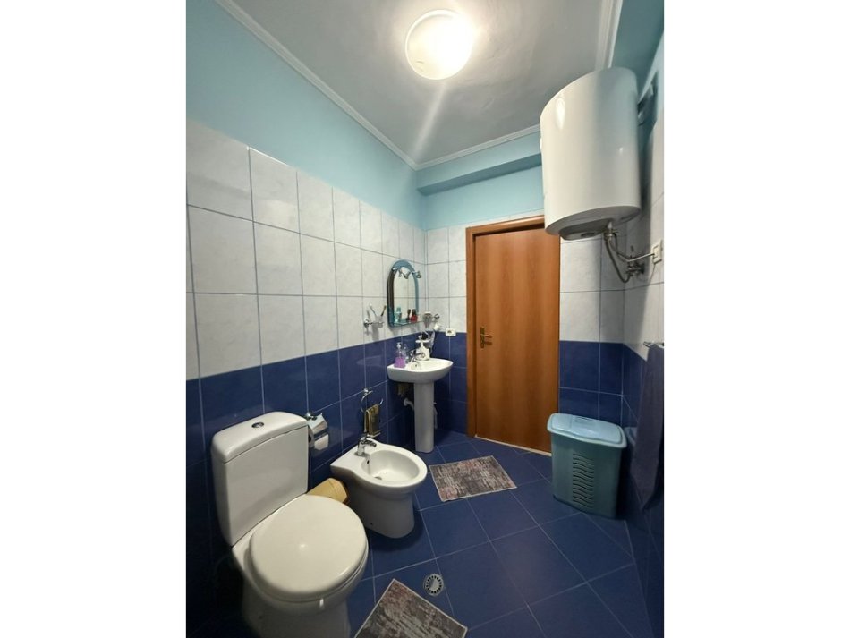Tirane, shitet apartament 1+1+Aneks+Ballkon Kati 4, 98 m² 159.000 € (Rruga e kavajes)