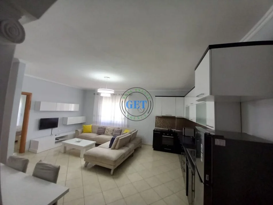Durres, jepet me qera apartament 2+1+Ballkon Kati 4, 85 m² 350 € (Stadiumi ,Durres)