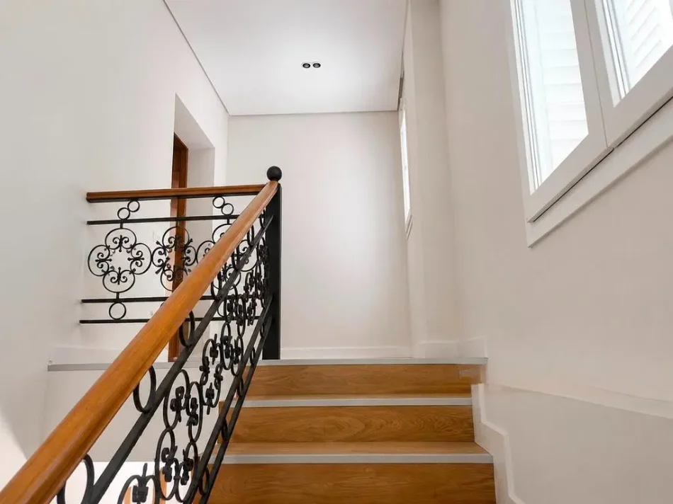 Tirane, jepet me qera ambjent biznesi , 700 m² 9.000 € (Rruga e Elbasanit)