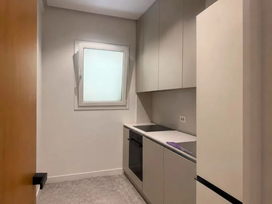 Tirane, jepet me qera ambjent biznesi , 700 m² 9.000 € (Rruga e Elbasanit)