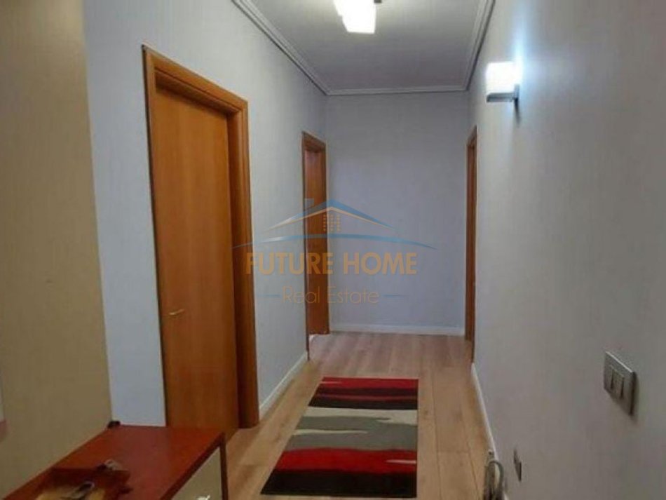 Tirane, jepet me qera apartament 2+1 Kati 7, 95 m² 650 € 