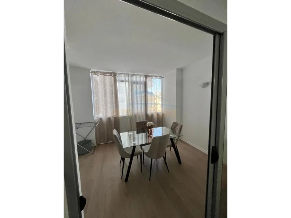 Durres, jepet me qera apartament 2+1 Kati 3, 100 m² 450 € 