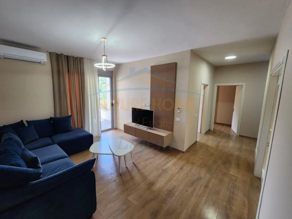 Tirane, jepet me qera apartament 2+1+Ballkon Kati 4, 100 m² 700 € (Liqeni i Thate)