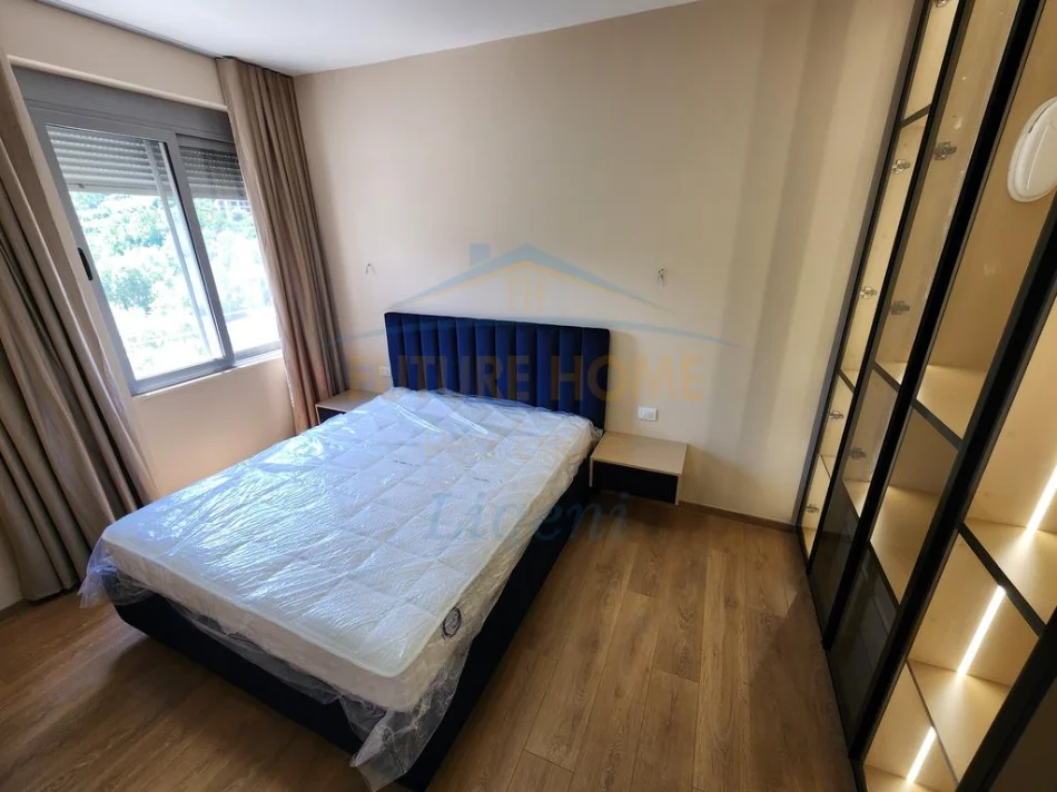 Tirane, jepet me qera apartament 2+1+Ballkon Kati 4, 100 m² 750 € (Rruga Hamdi Garunja)