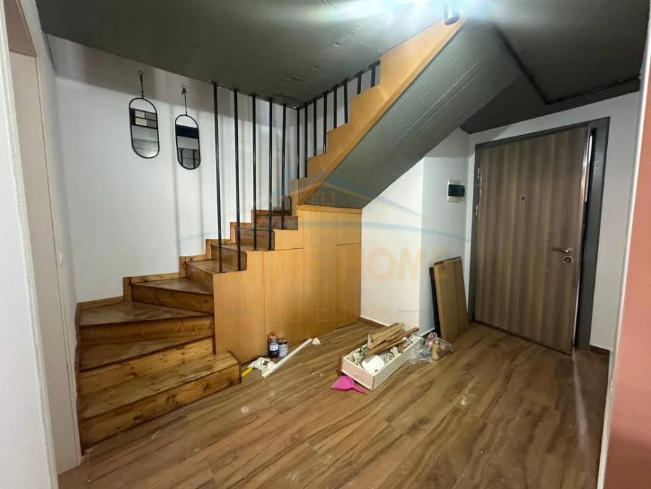 Tirane, jepet me qera apartament 2+1 Kati 1, 105 m² 600 € (GOLDEN PARK )   UNA54783