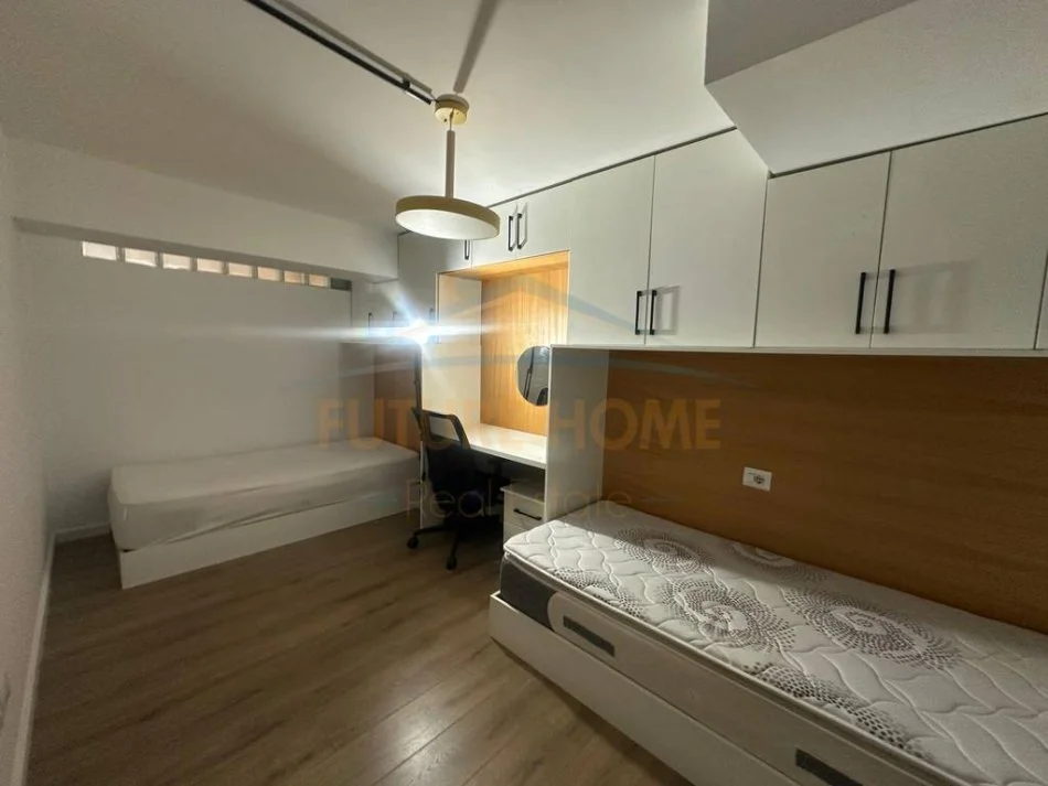 Tirane, jepet me qera apartament duplex 2+1 Kati 1, 105 m² 600 € (GOLDEN PARK)   UNA54783