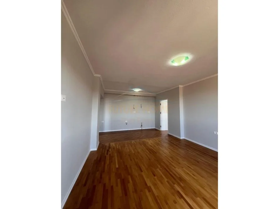 Tirane, shitet apartament 2+1+Ballkon Kati 7, 109 m² 175.000 € (Kinostudio)