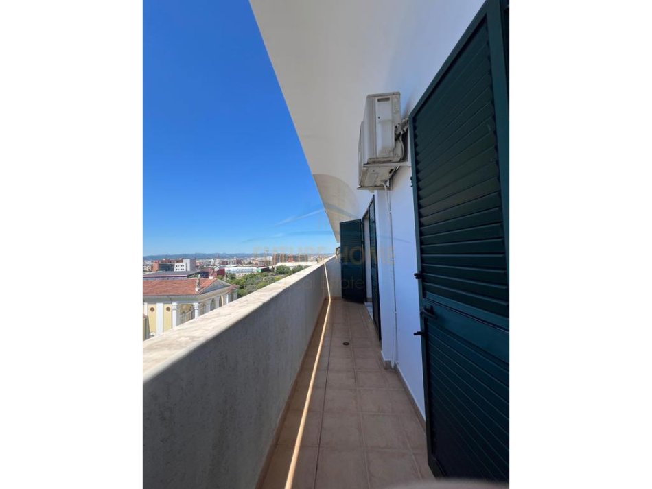 Tirane, shitet apartament 2+1 Kati 7, 109 m² 175.000 € (kinostudio)